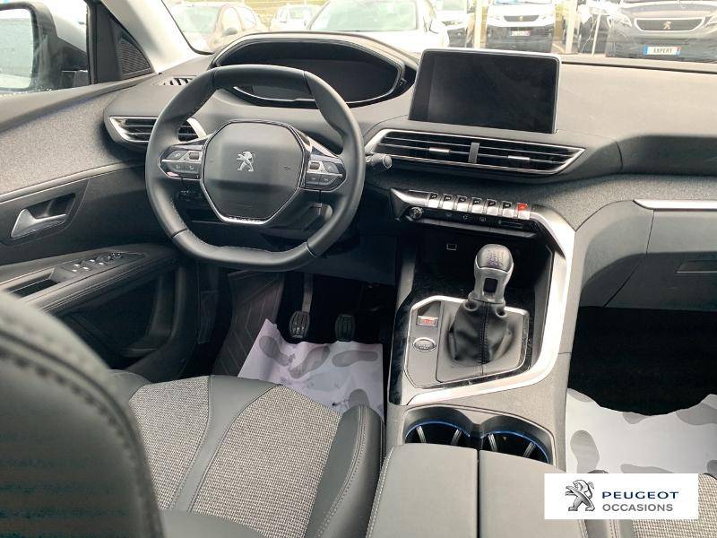 Vente véhicule occasion  peugeot 3008  1.5 BlueHDi 130ch E6.c Allure S&S aux alentours de Ceyras