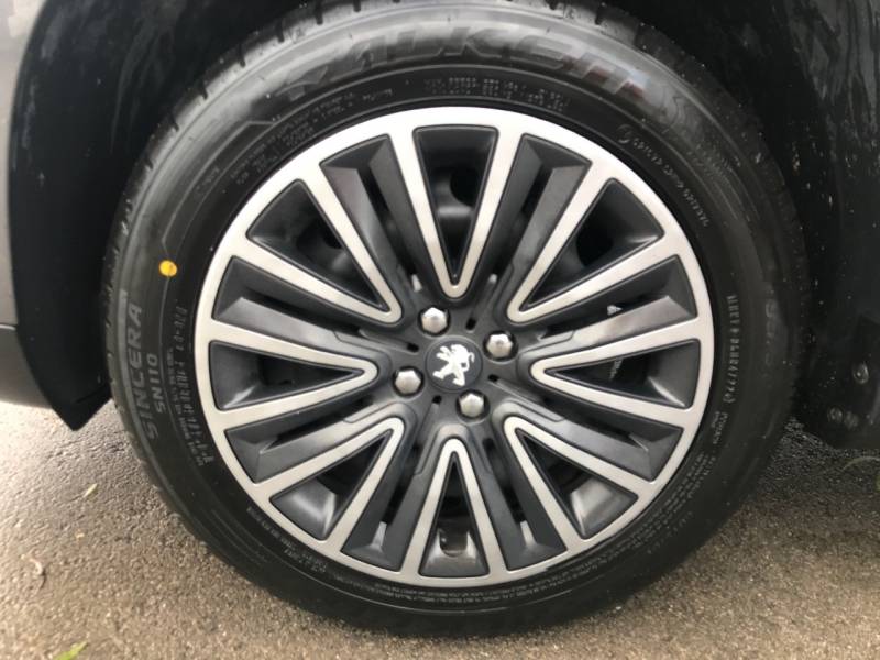 PEUGEOT 2008 1.2 PureTech Active