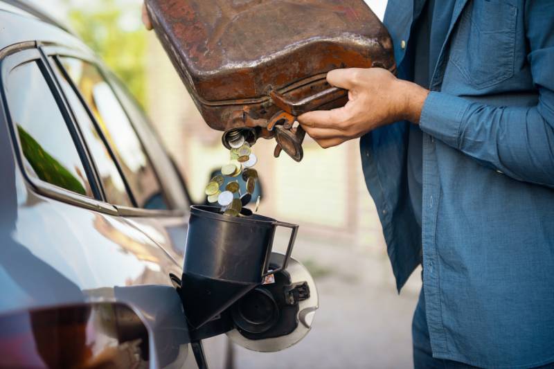Passez aux véhicules électriques avec la hausse du carburant c'est la solution